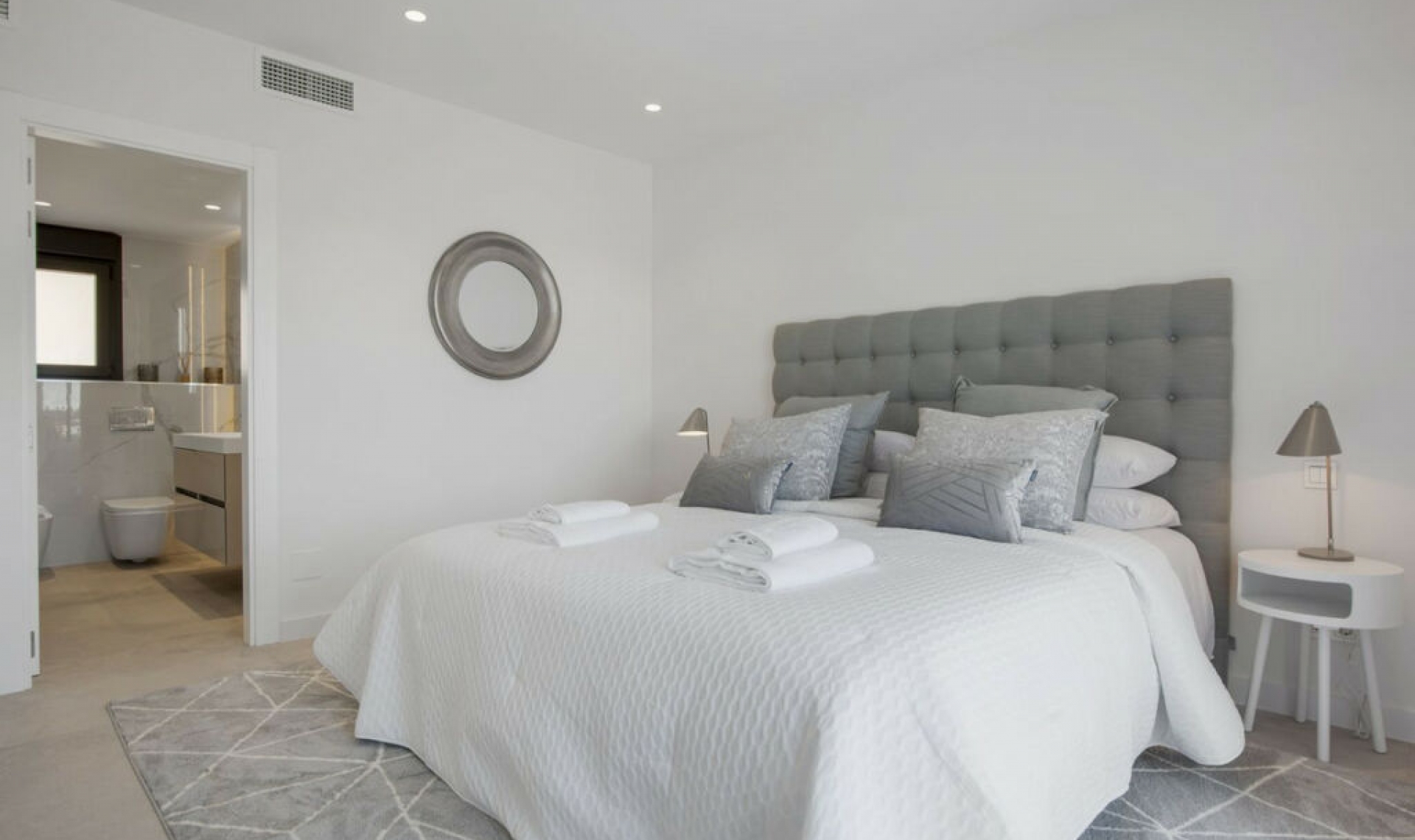 Resale - House -
Los Flamingos