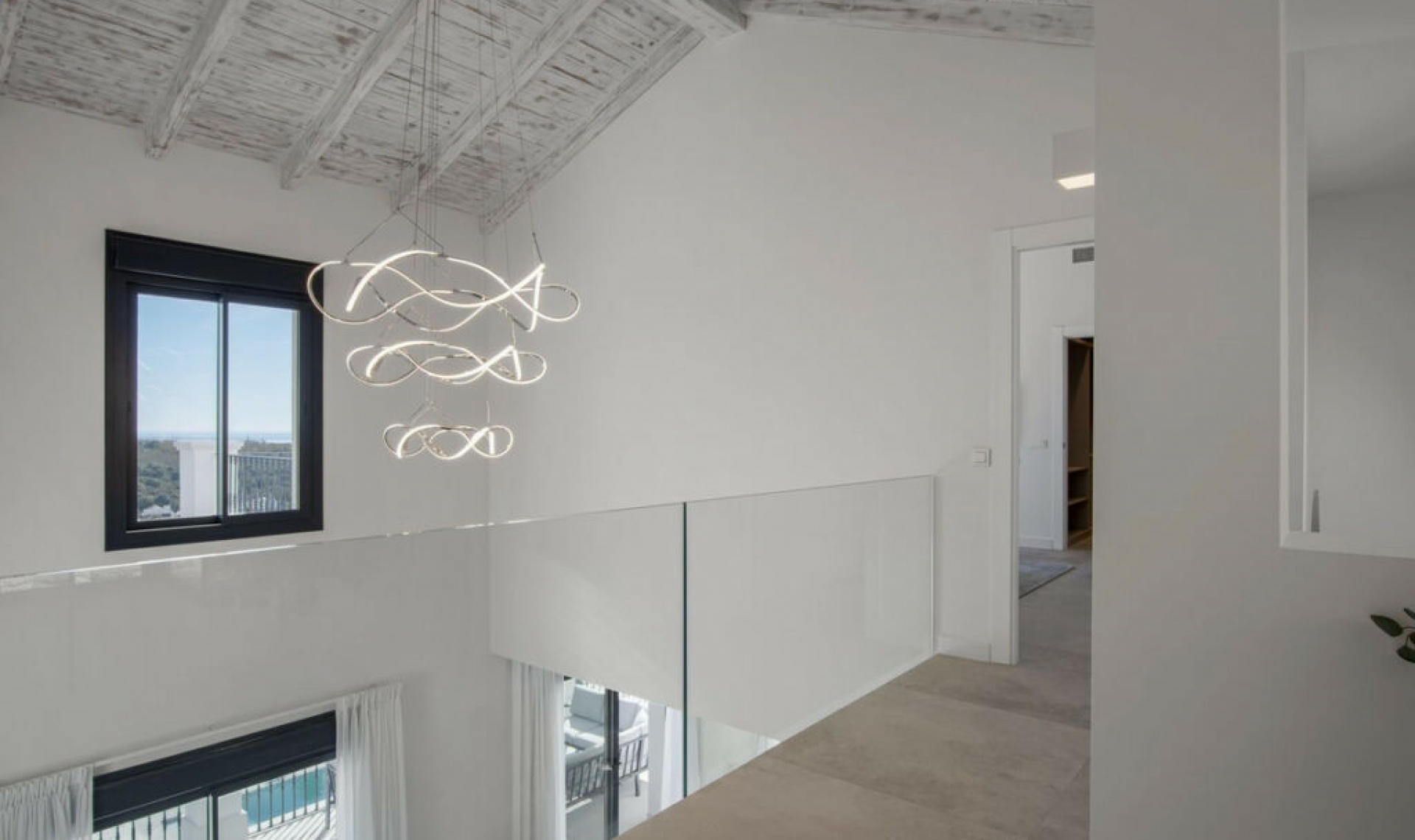 Resale - House -
Los Flamingos