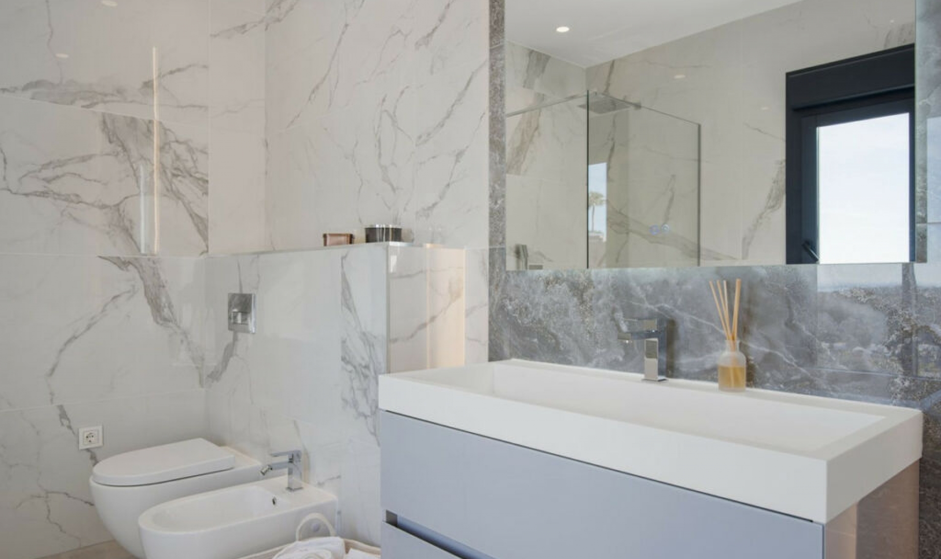 Resale - House -
Los Flamingos