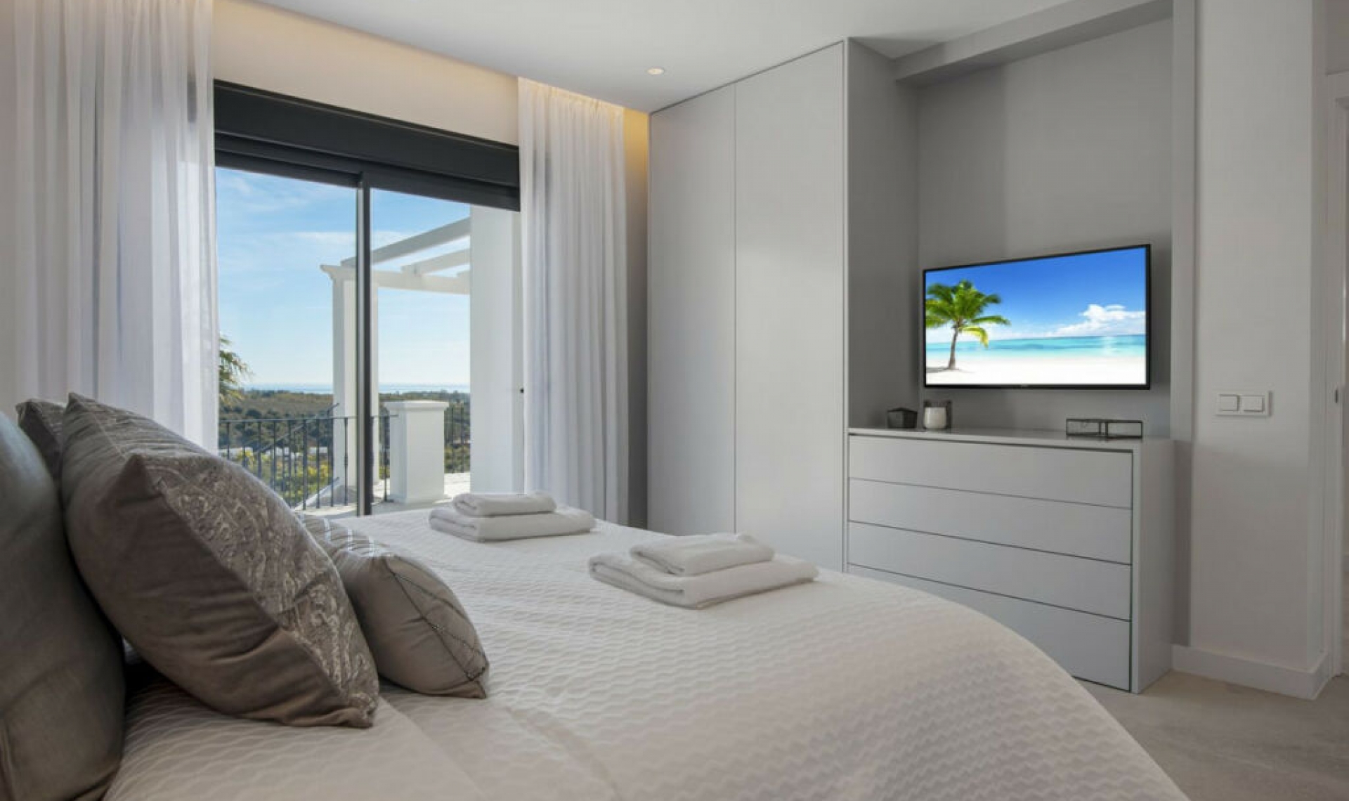 Resale - House -
Los Flamingos