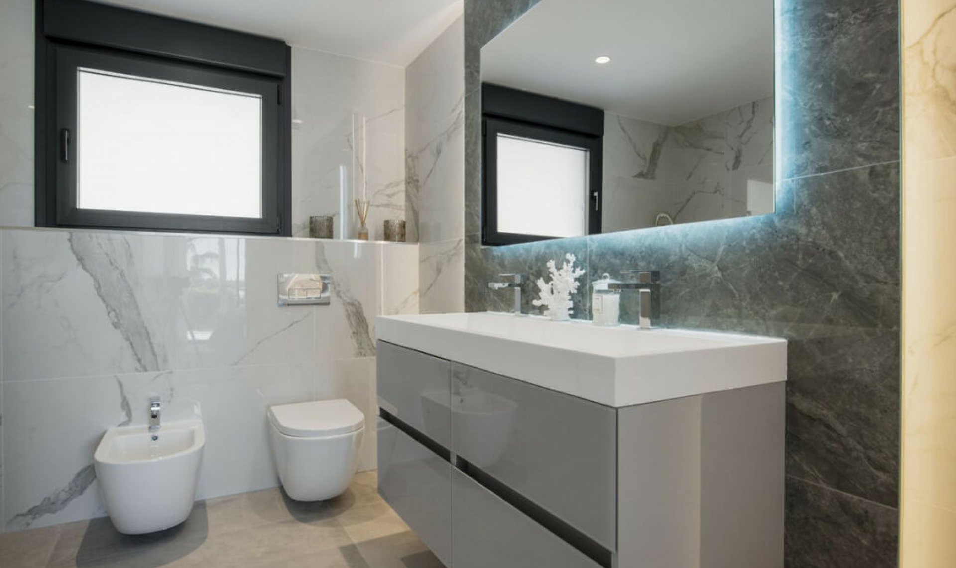 Resale - House -
Los Flamingos