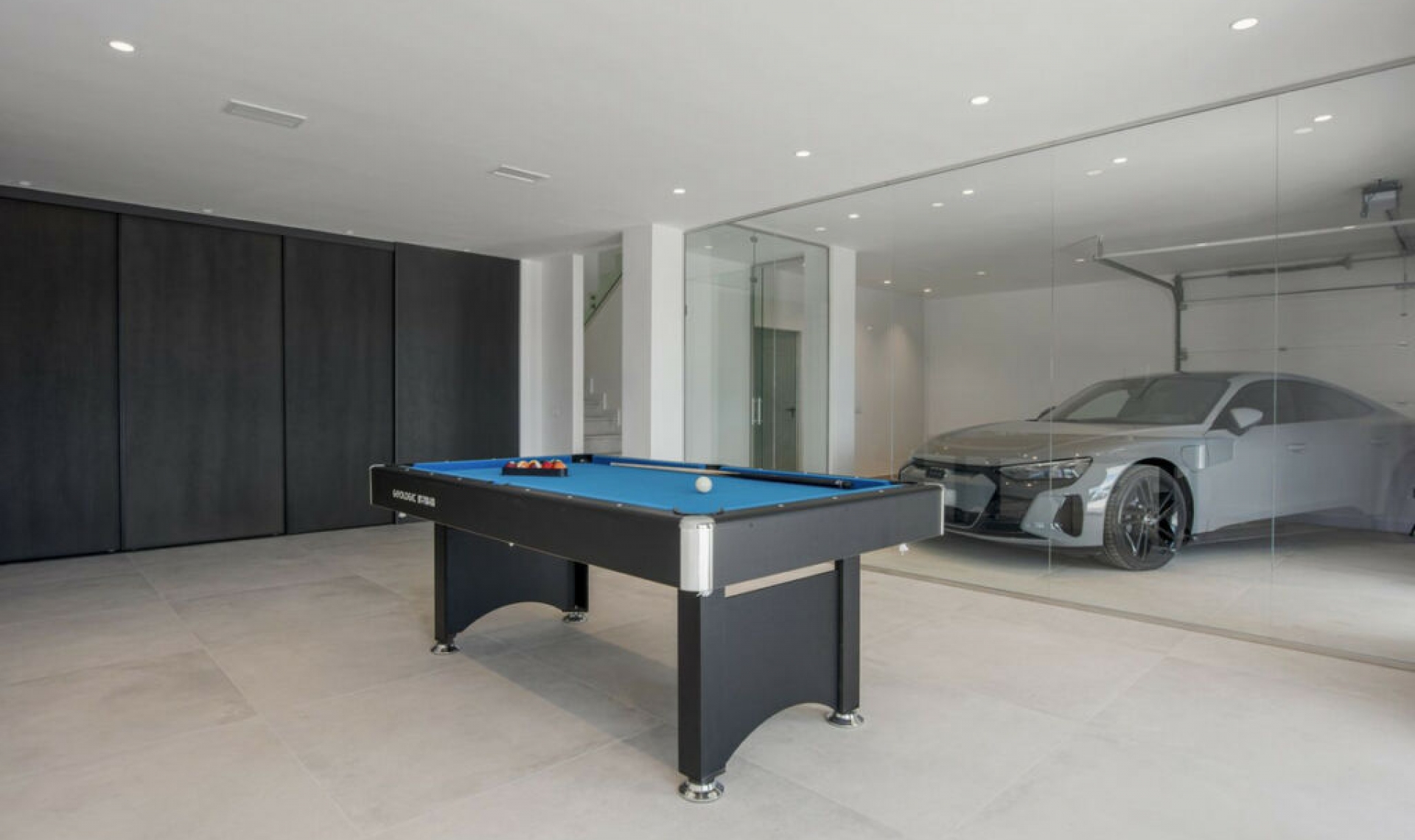 Resale - House -
Los Flamingos