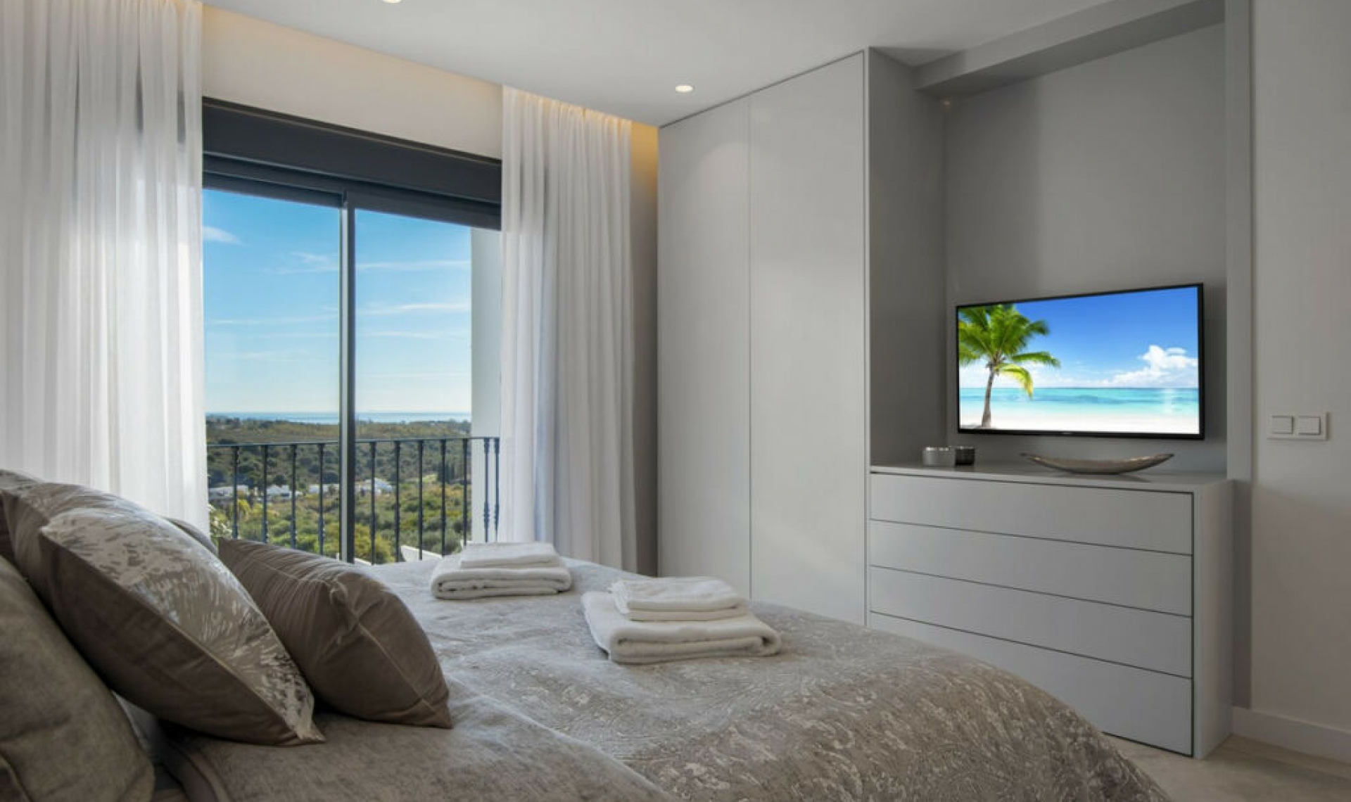 Resale - House -
Los Flamingos