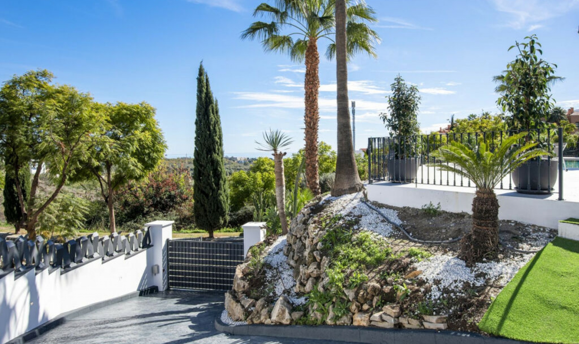 Resale - House -
Los Flamingos