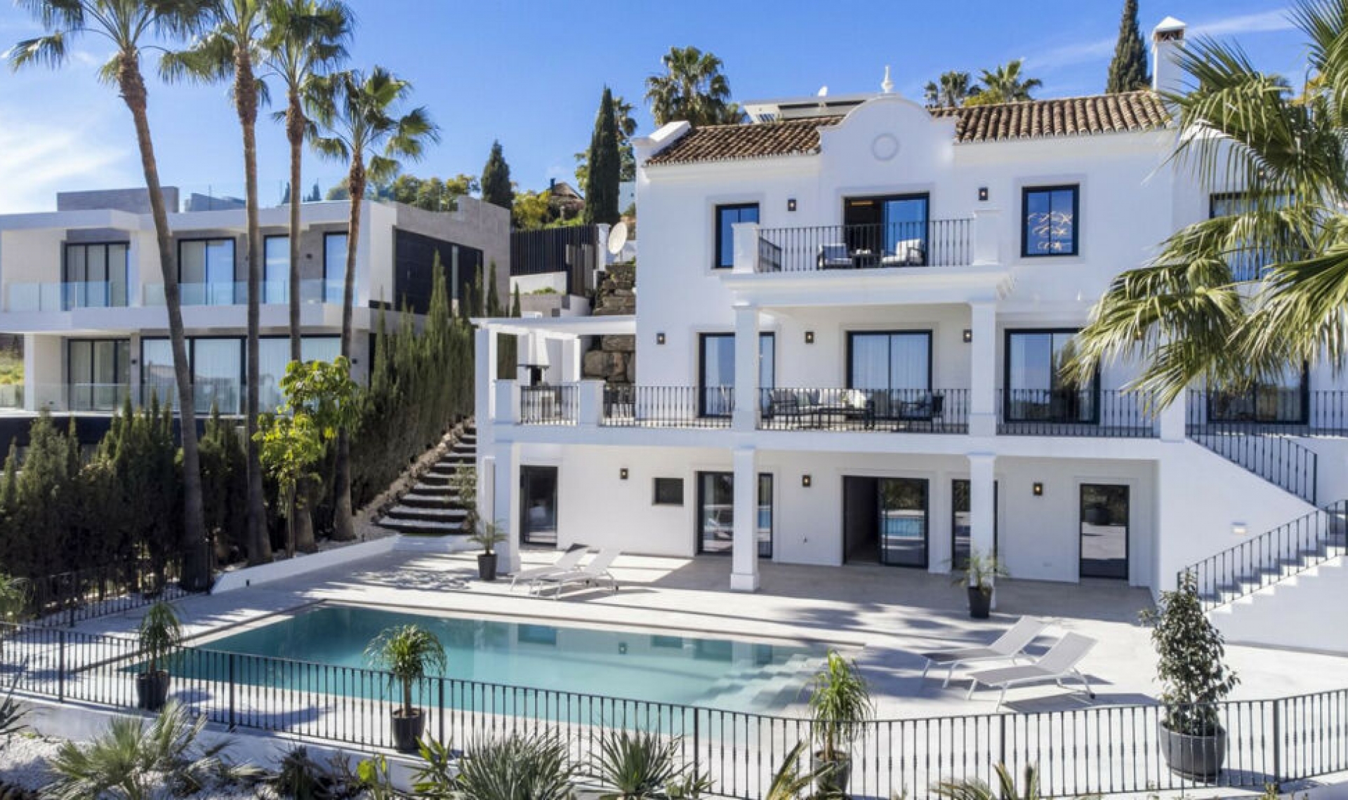 Resale - House -
Los Flamingos