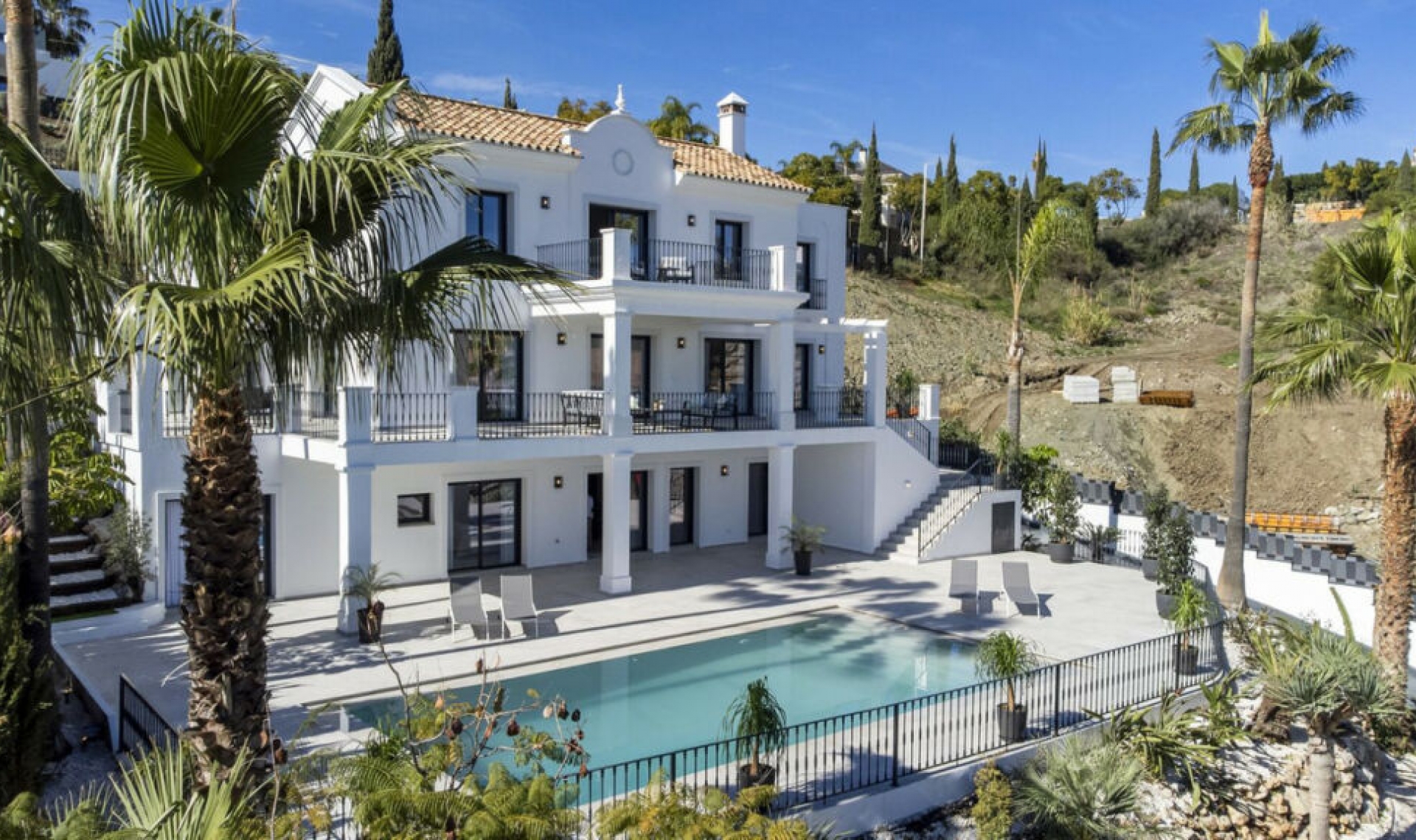 Resale - House -
Los Flamingos