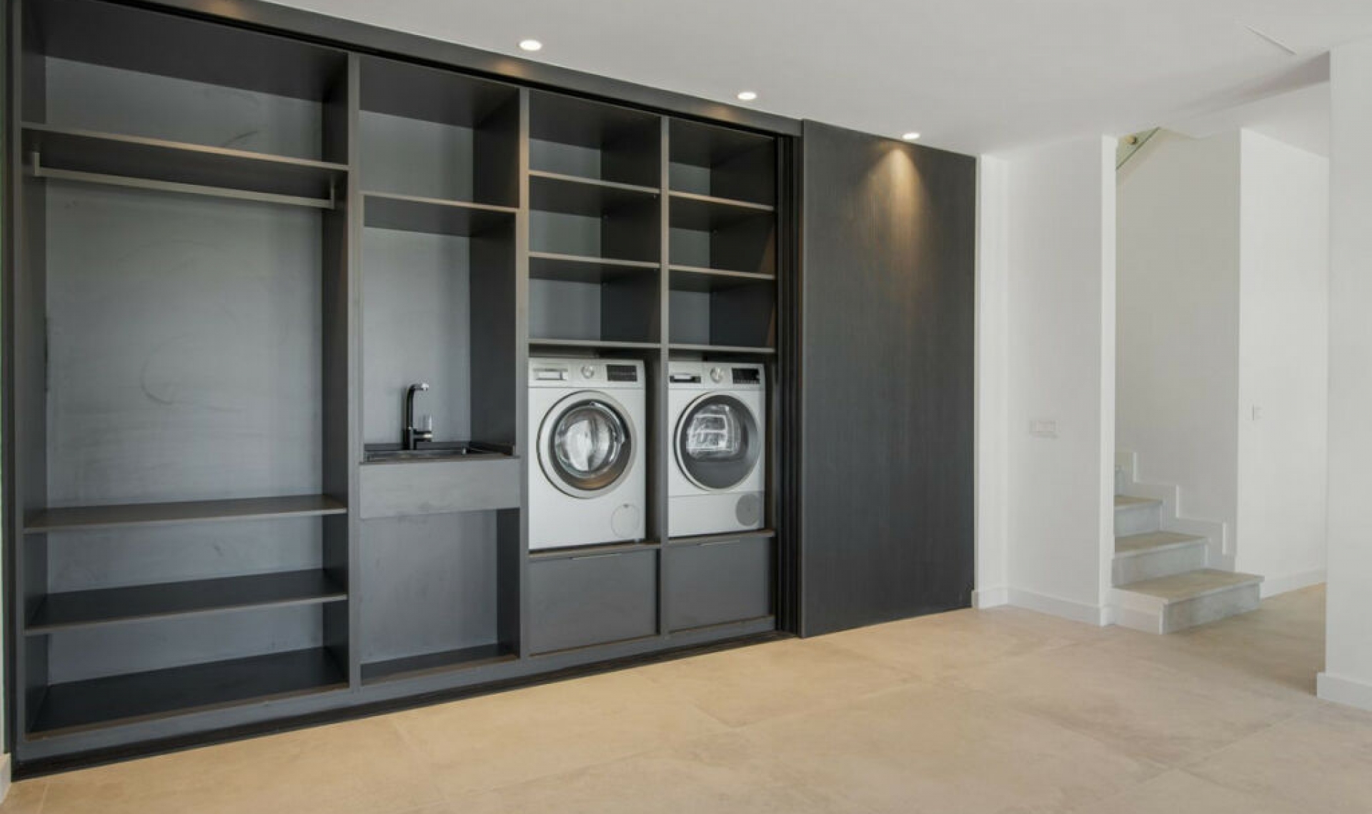 Resale - House -
Los Flamingos