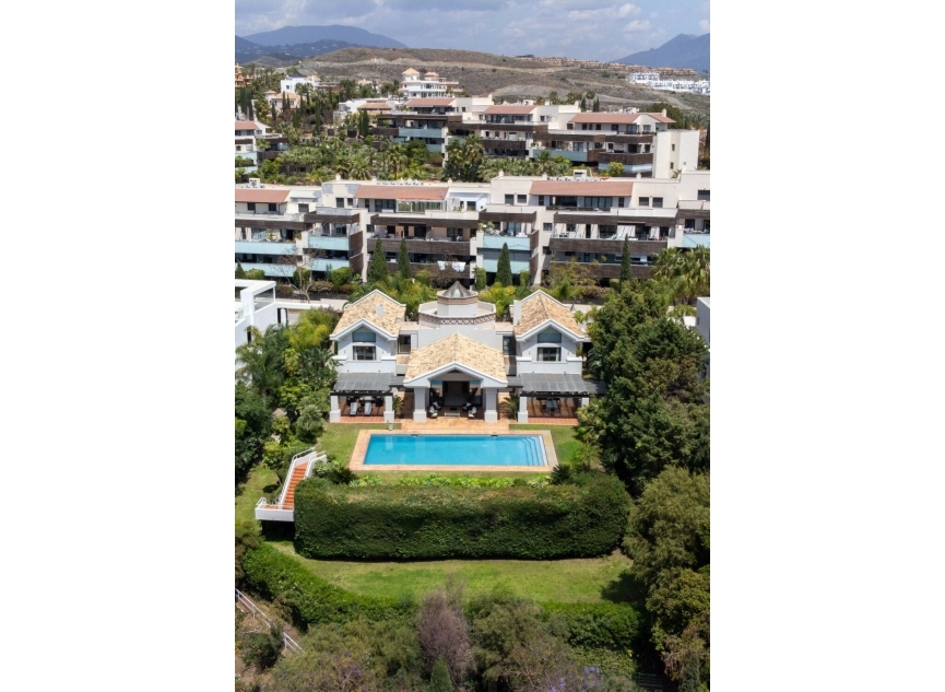 Resale - House -
Los Flamingos