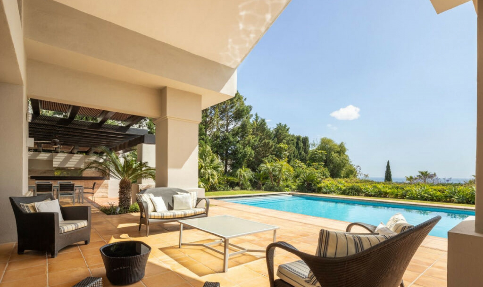 Resale - House -
Los Flamingos