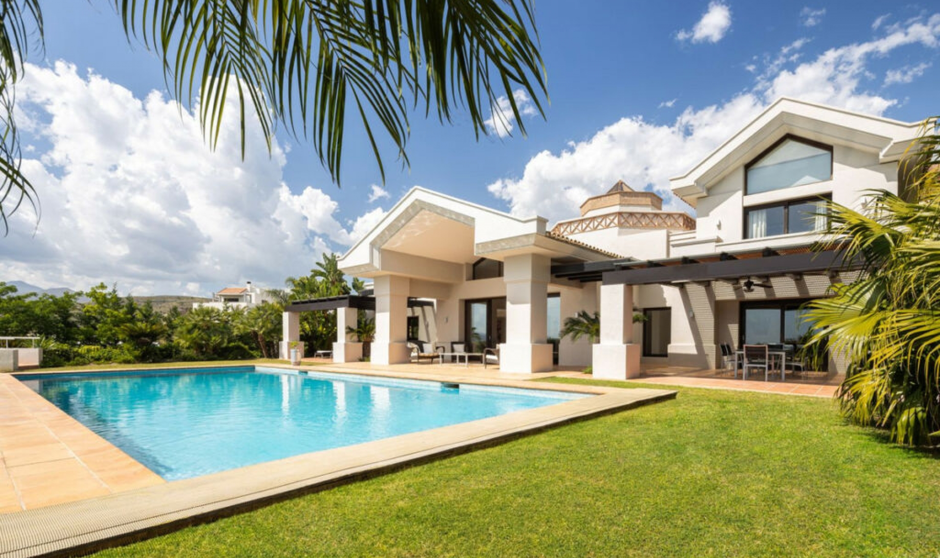 Resale - House -
Los Flamingos