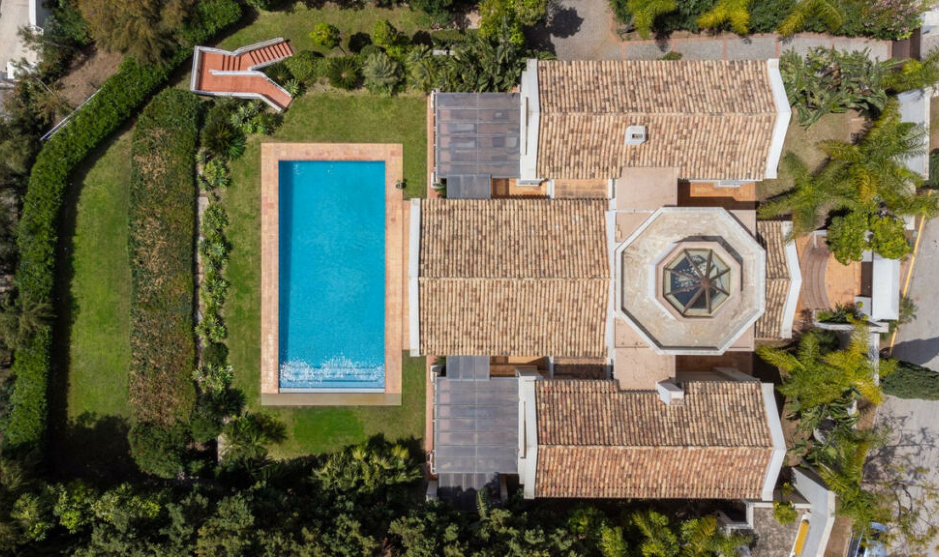 Resale - House -
Los Flamingos