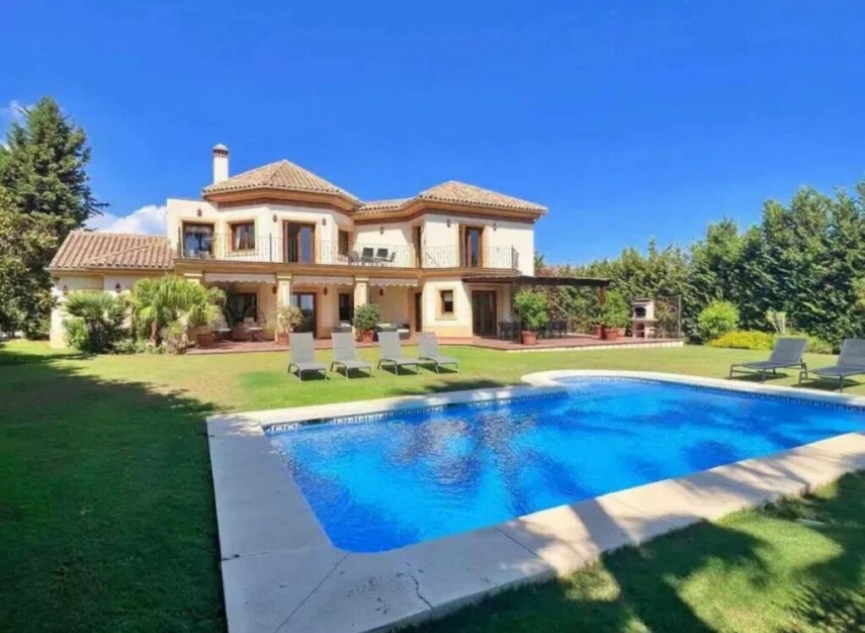 Resale - House -
Los Flamingos