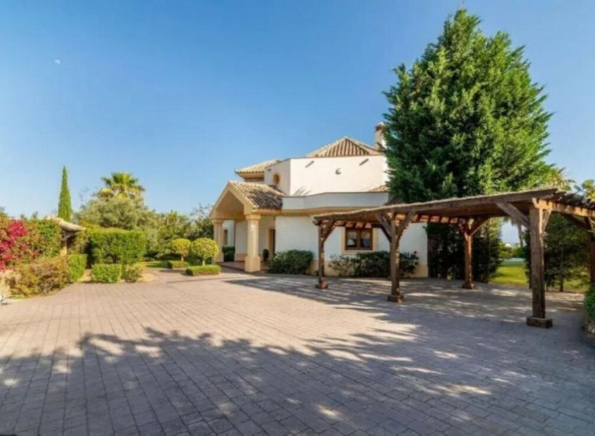 Resale - House -
Los Flamingos