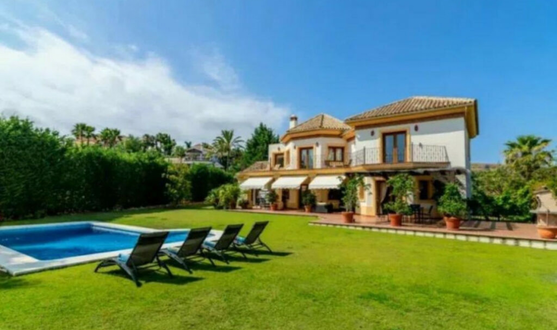 Resale - House -
Los Flamingos