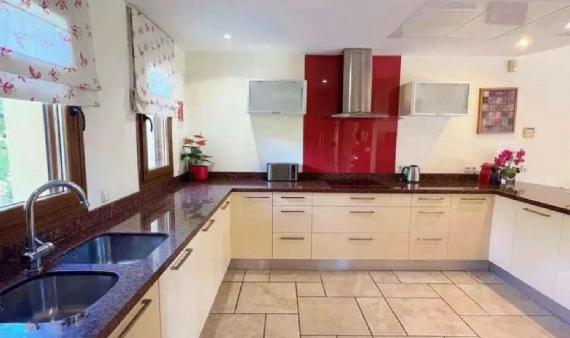 Resale - House -
Los Flamingos