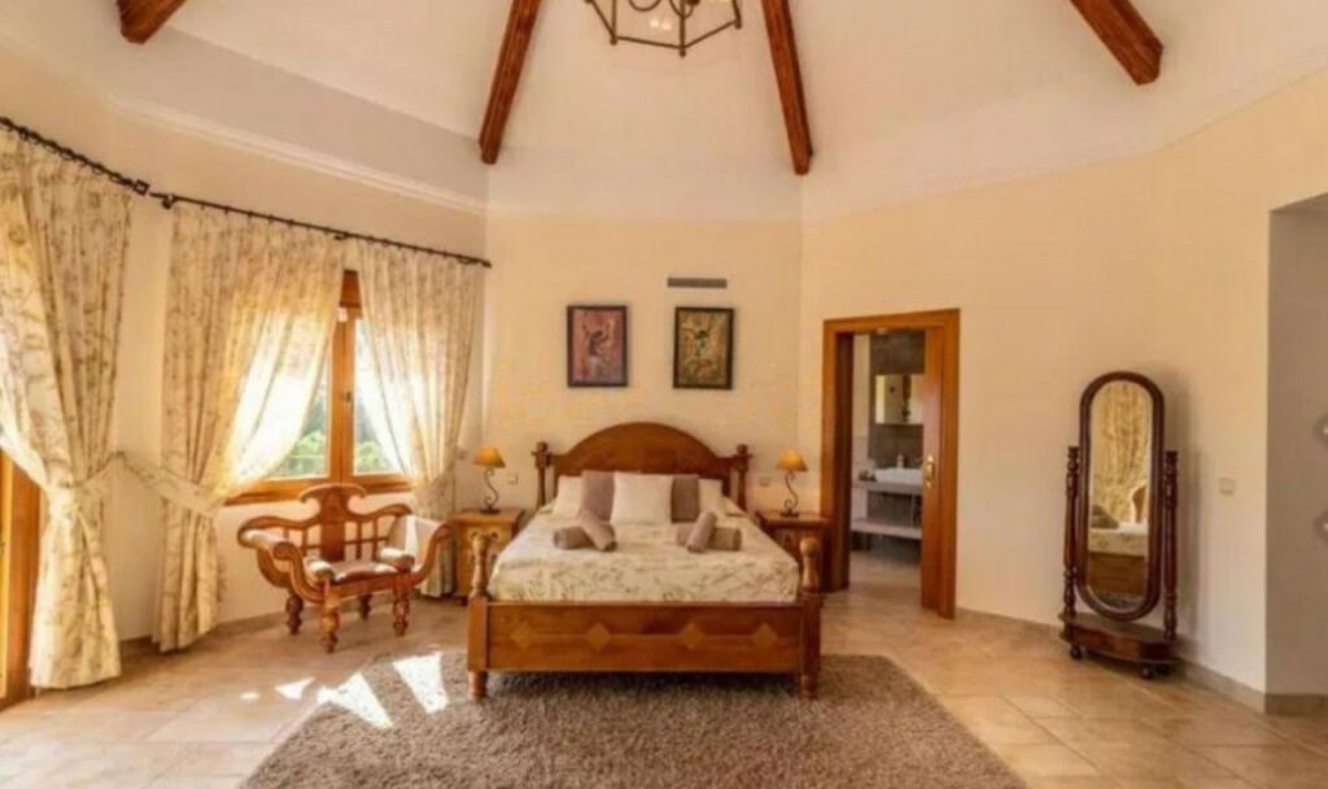 Resale - House -
Los Flamingos