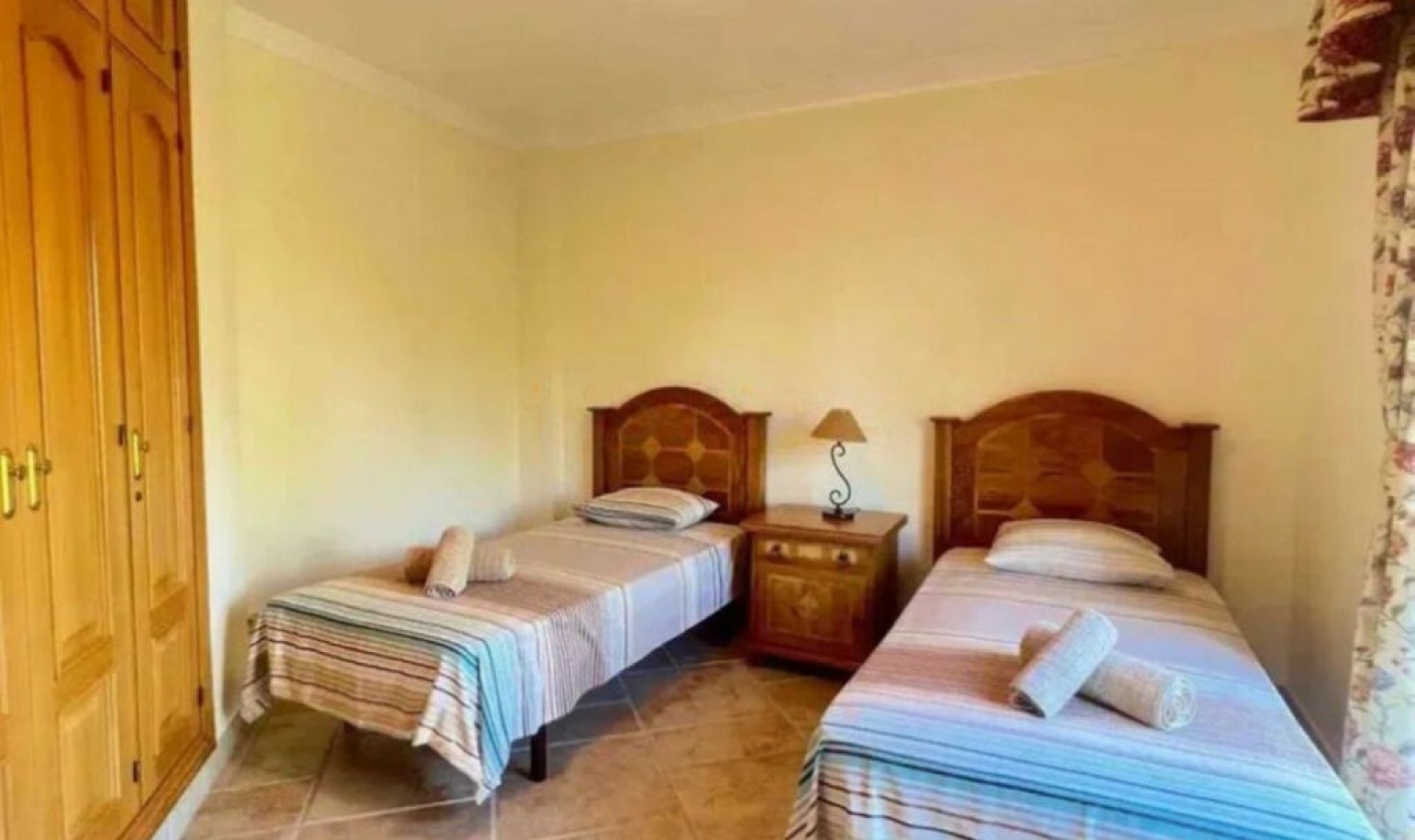 Resale - House -
Los Flamingos