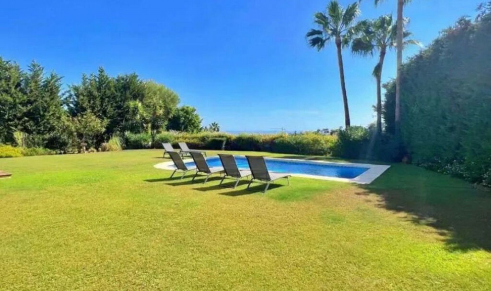 Resale - House -
Los Flamingos