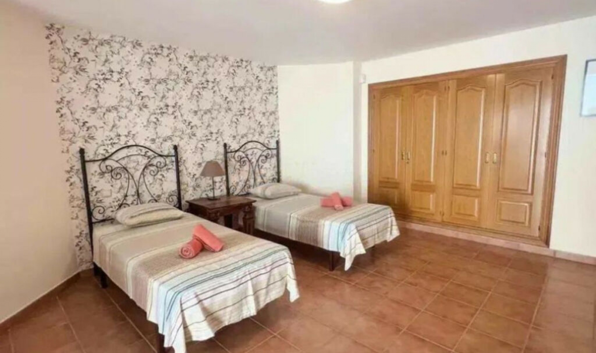 Resale - House -
Los Flamingos