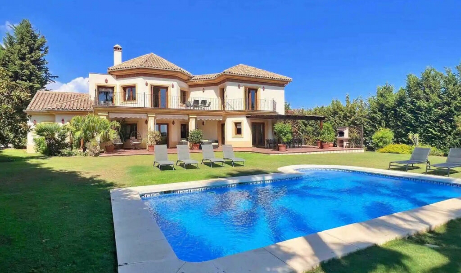 Resale - House -
Los Flamingos