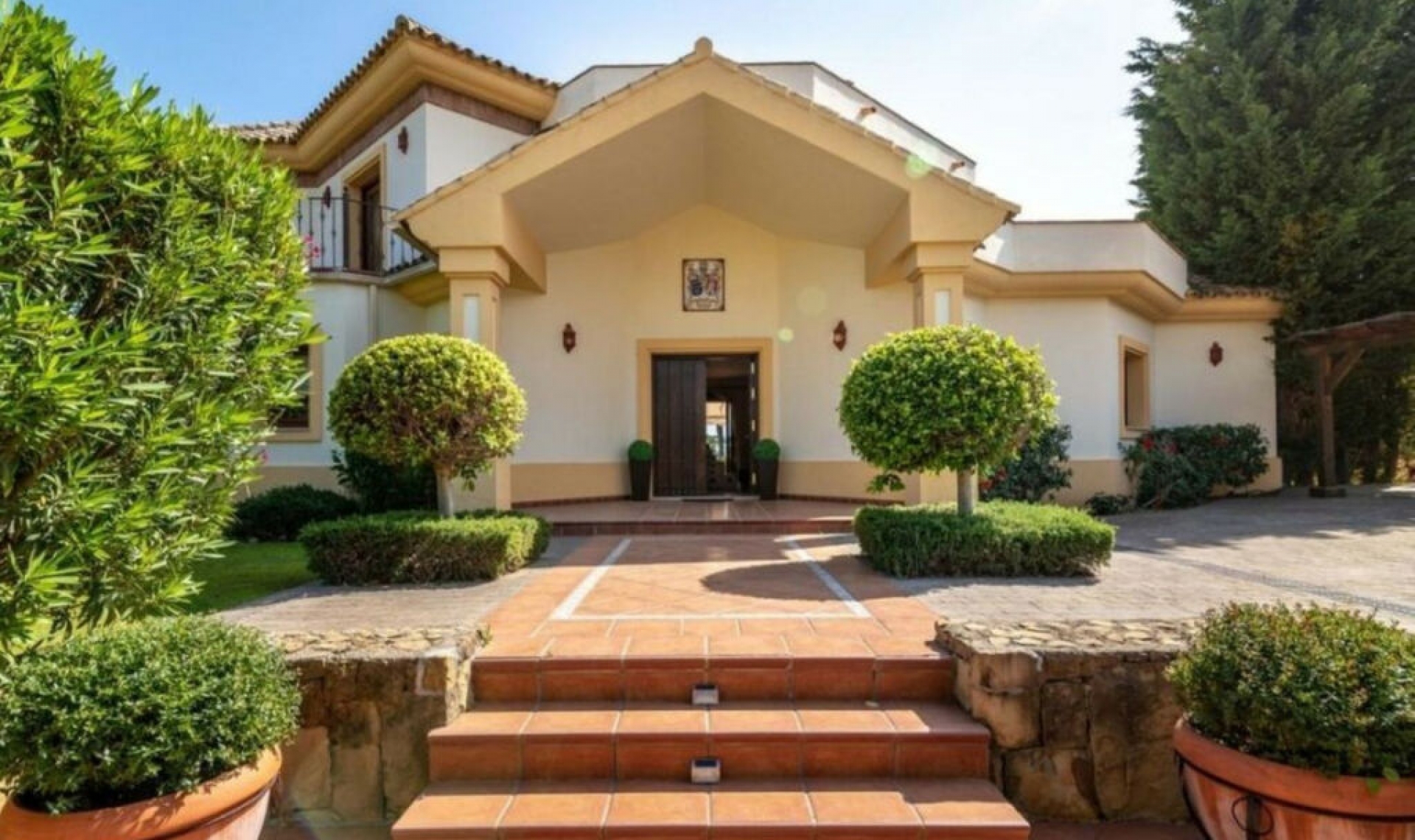 Resale - House -
Los Flamingos