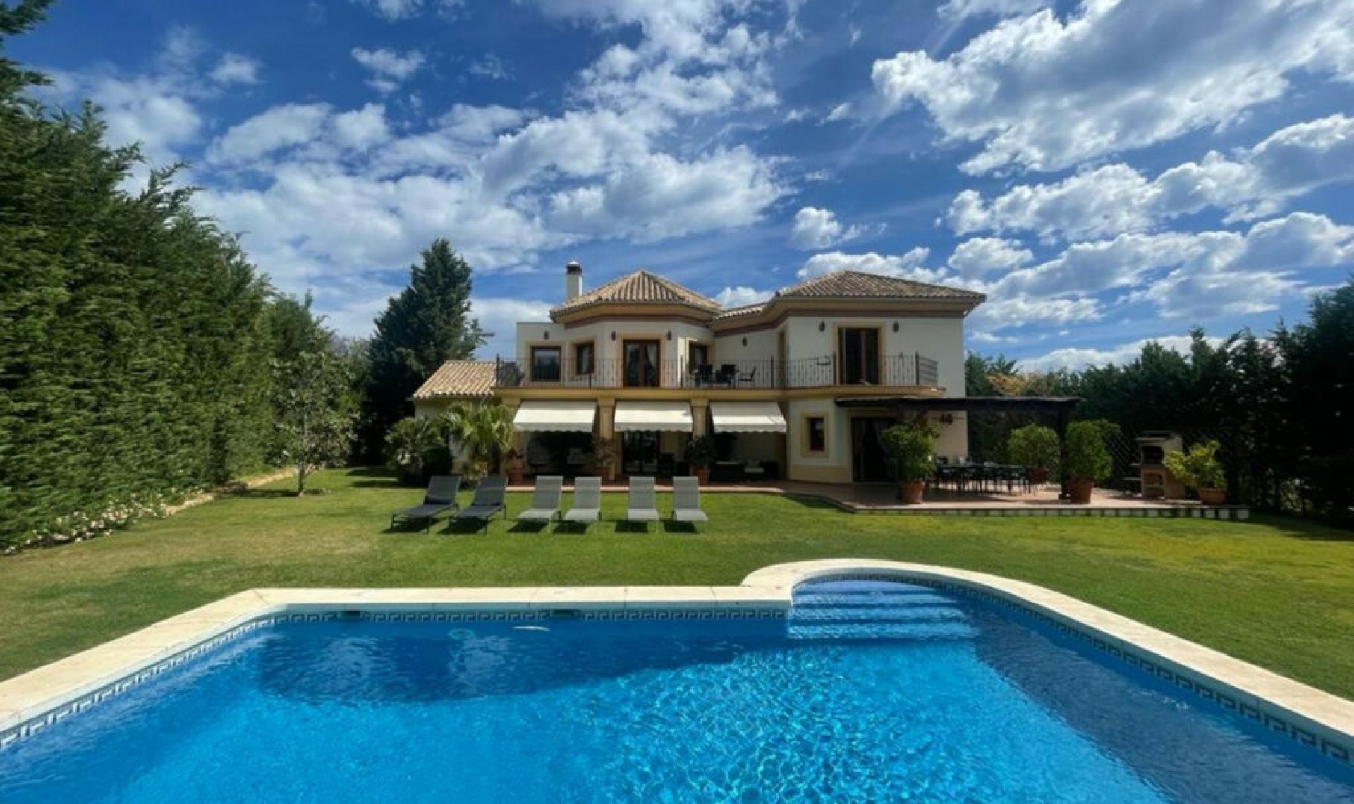 Resale - House -
Los Flamingos