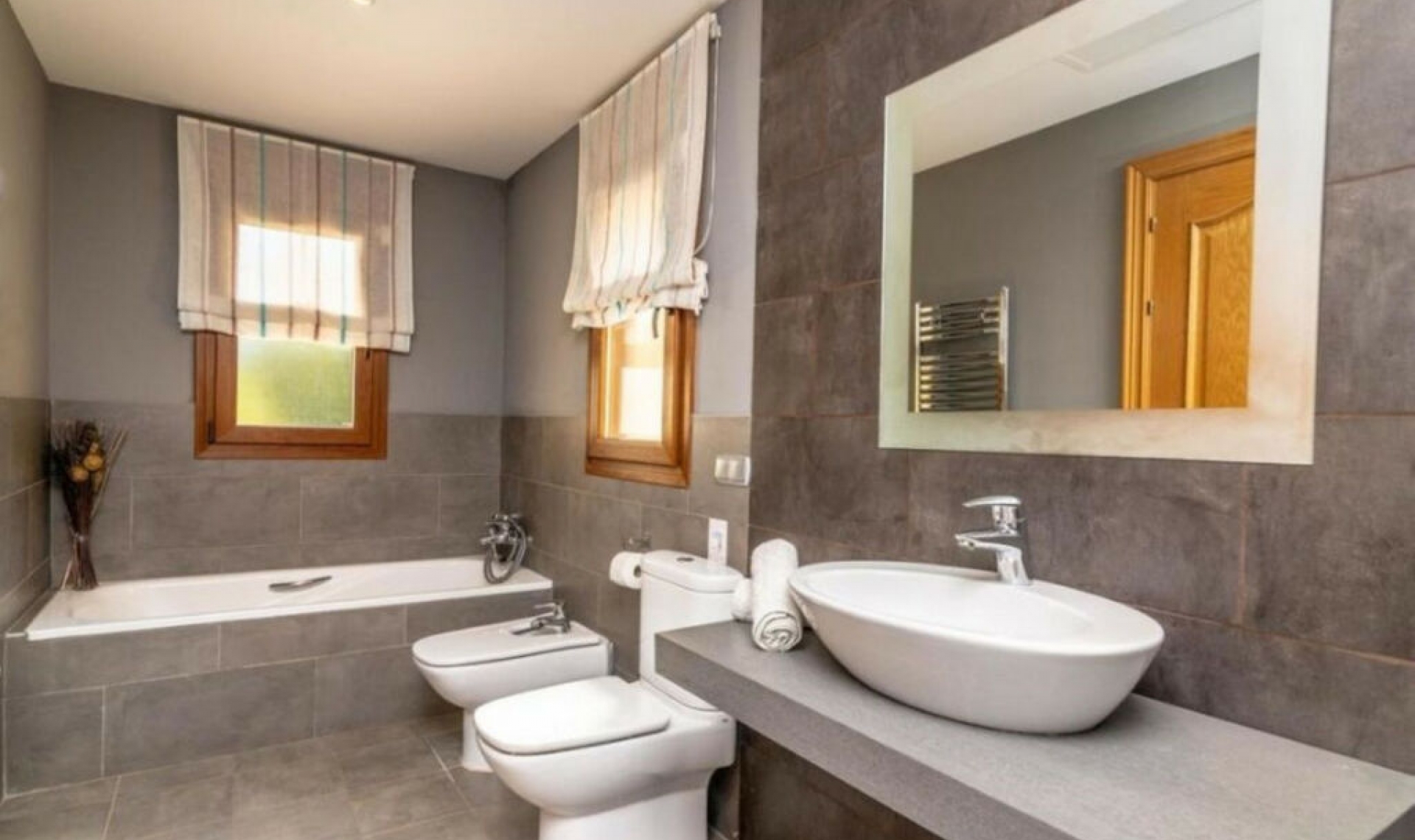 Resale - House -
Los Flamingos