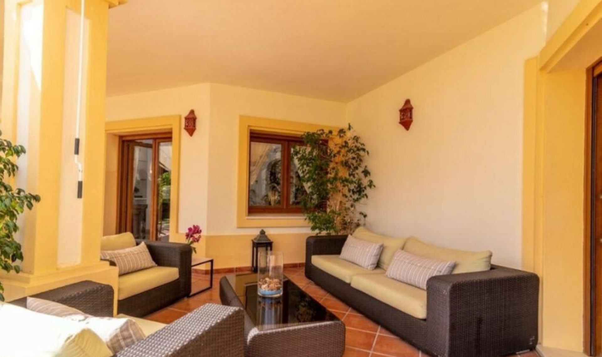 Resale - House -
Los Flamingos