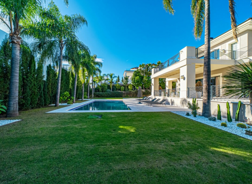 Resale - House -
Los Flamingos