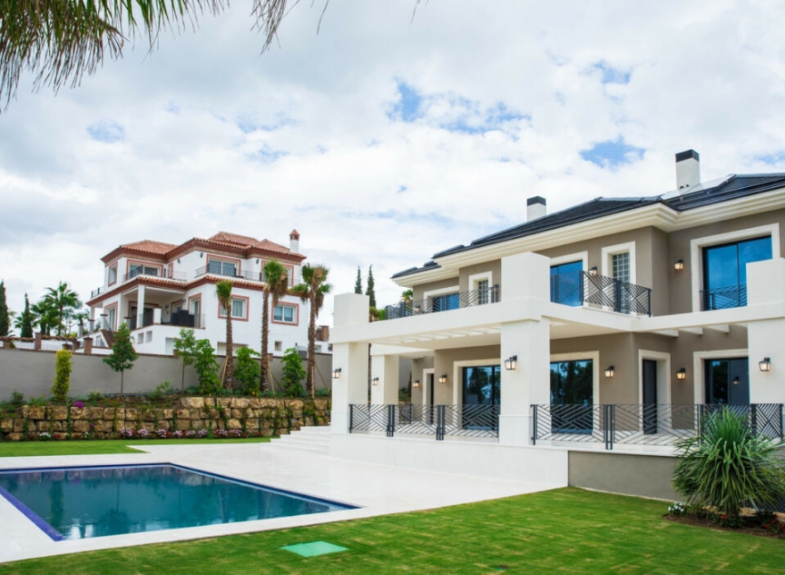 Resale - House -
Los Flamingos