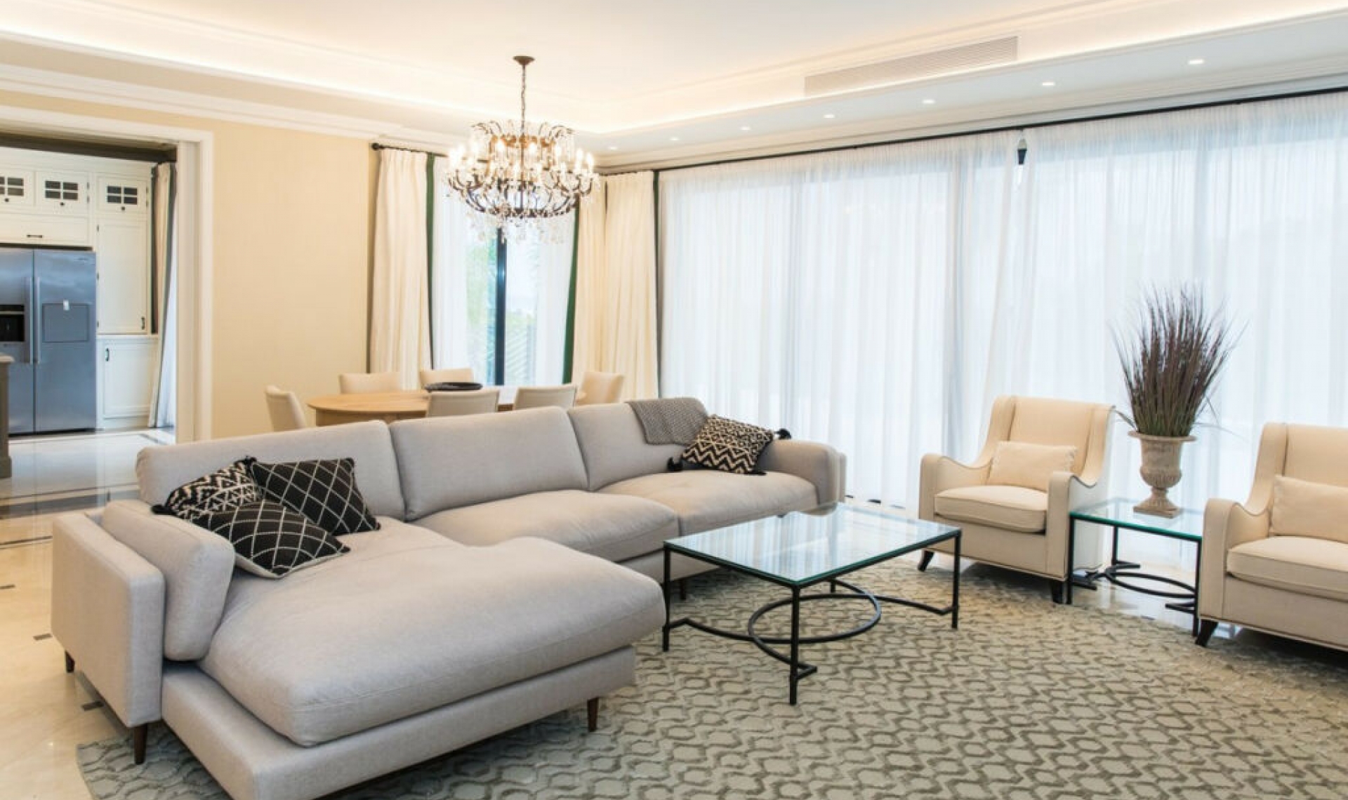 Resale - House -
Los Flamingos