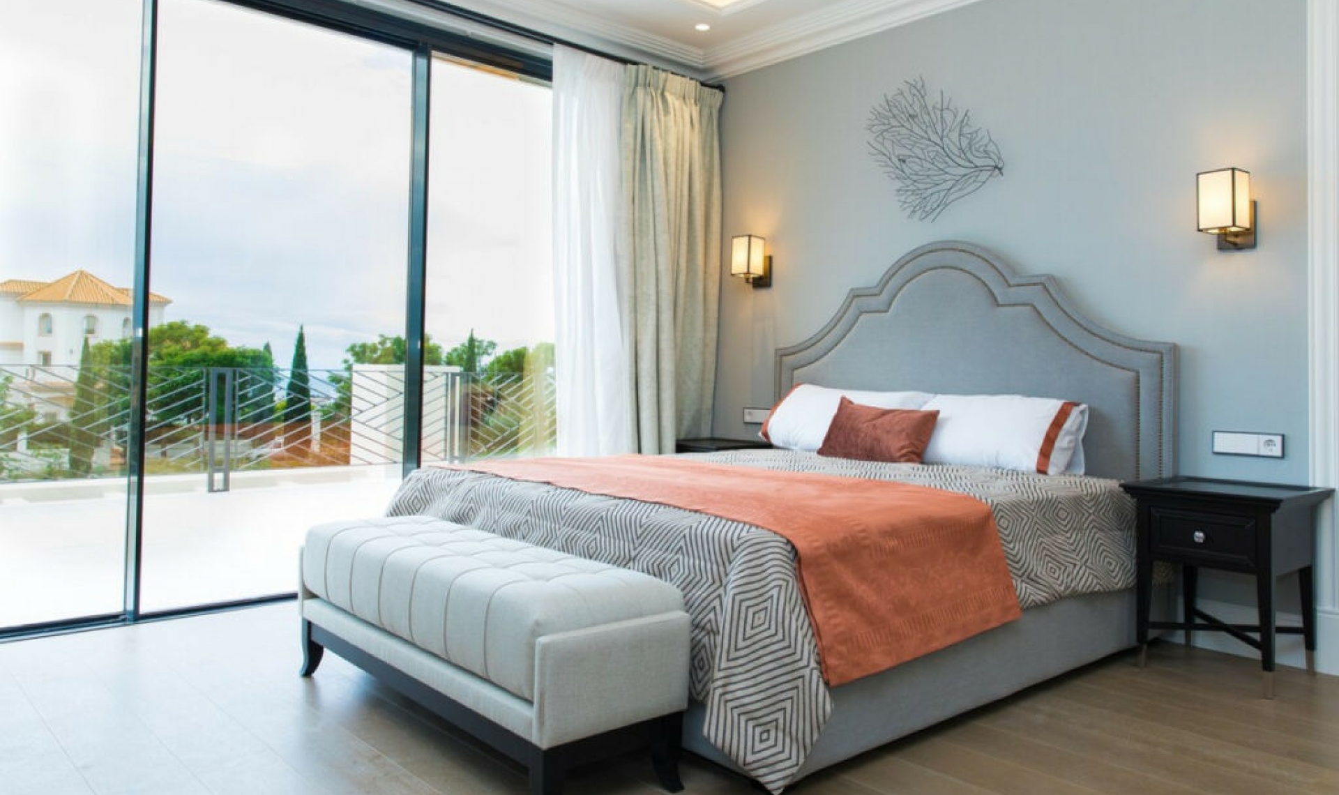 Resale - House -
Los Flamingos