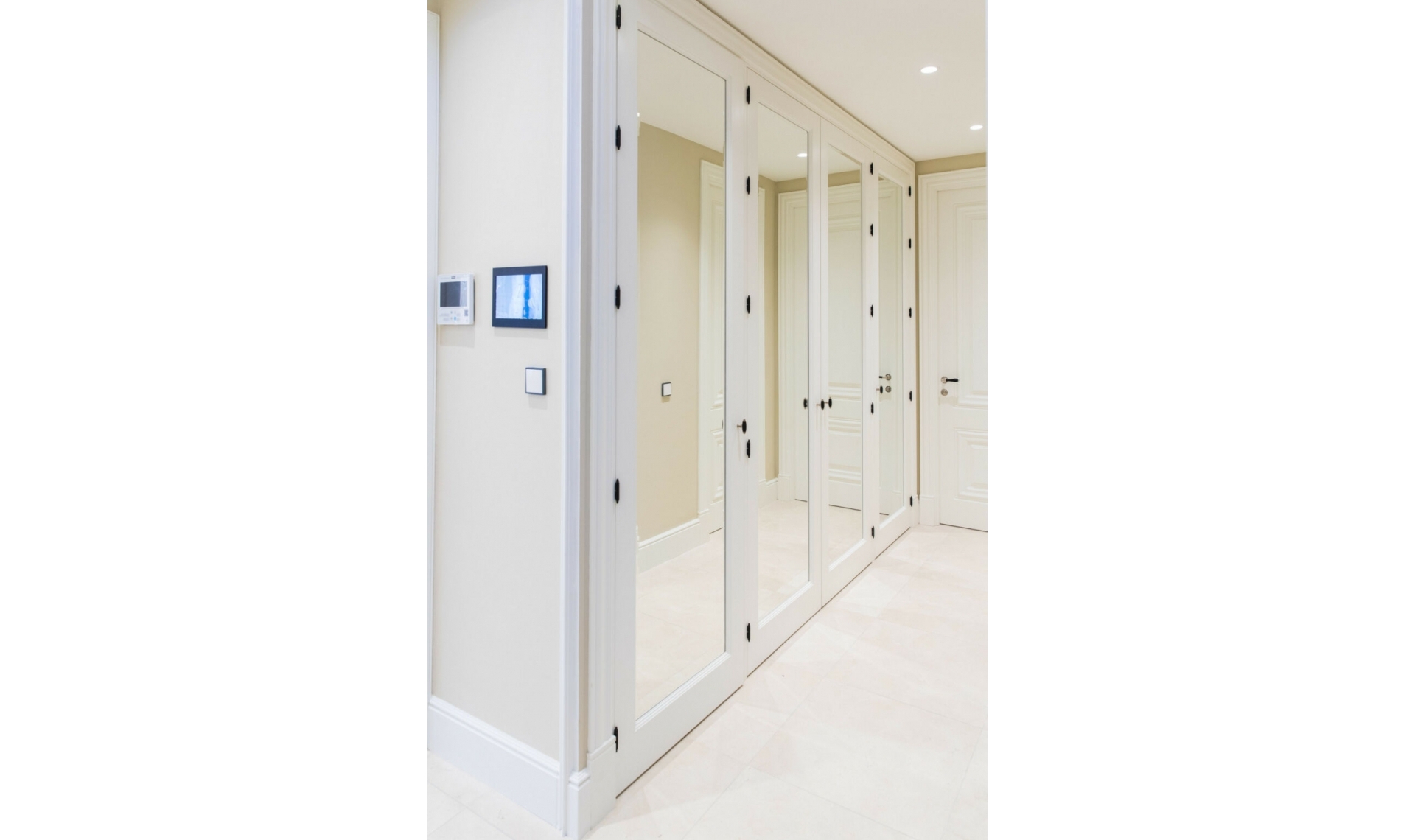 Resale - House -
Los Flamingos