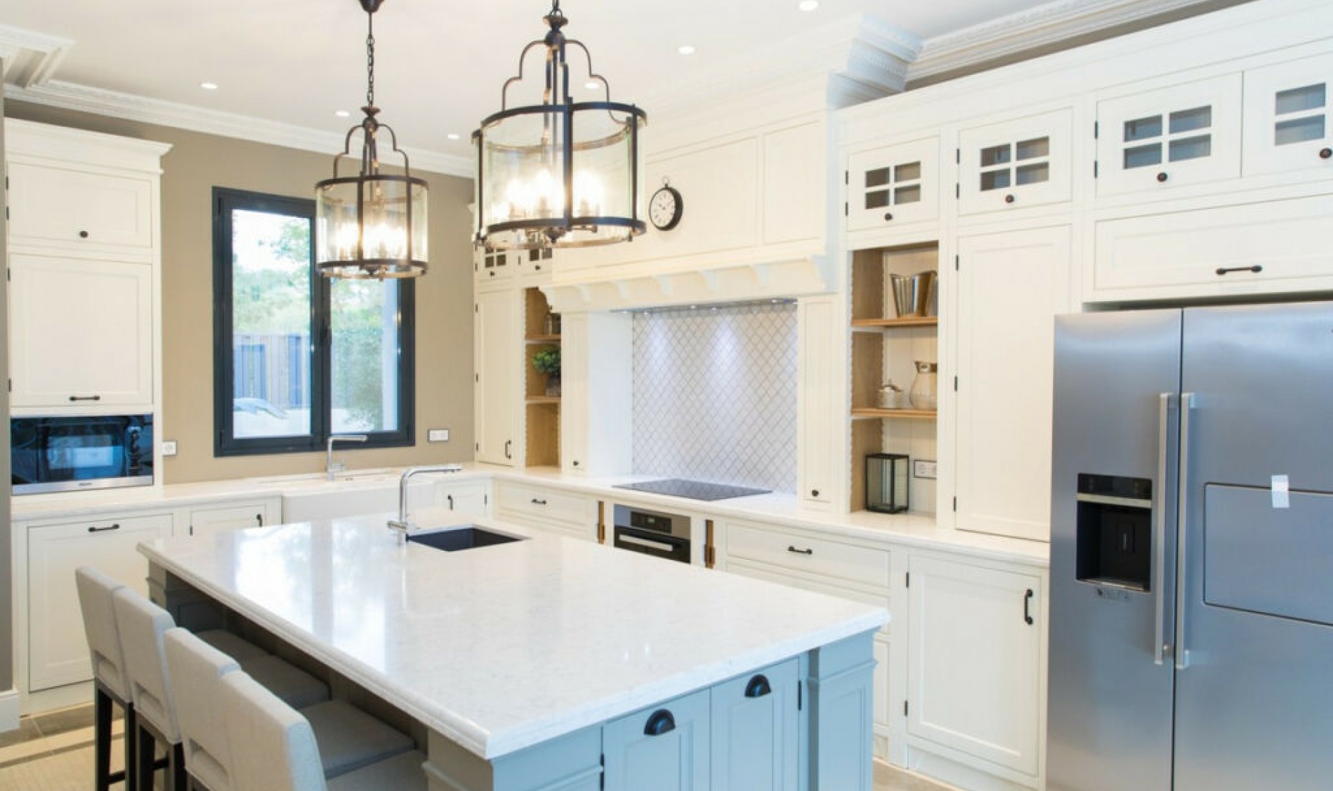 Resale - House -
Los Flamingos