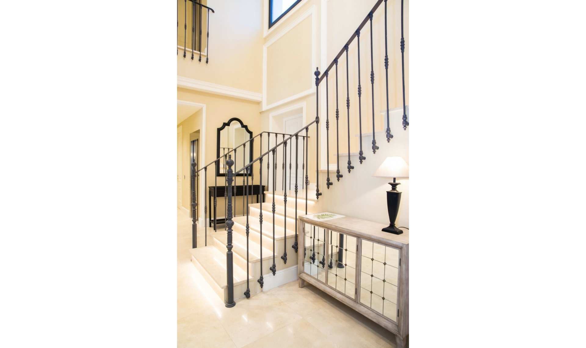 Resale - House -
Los Flamingos