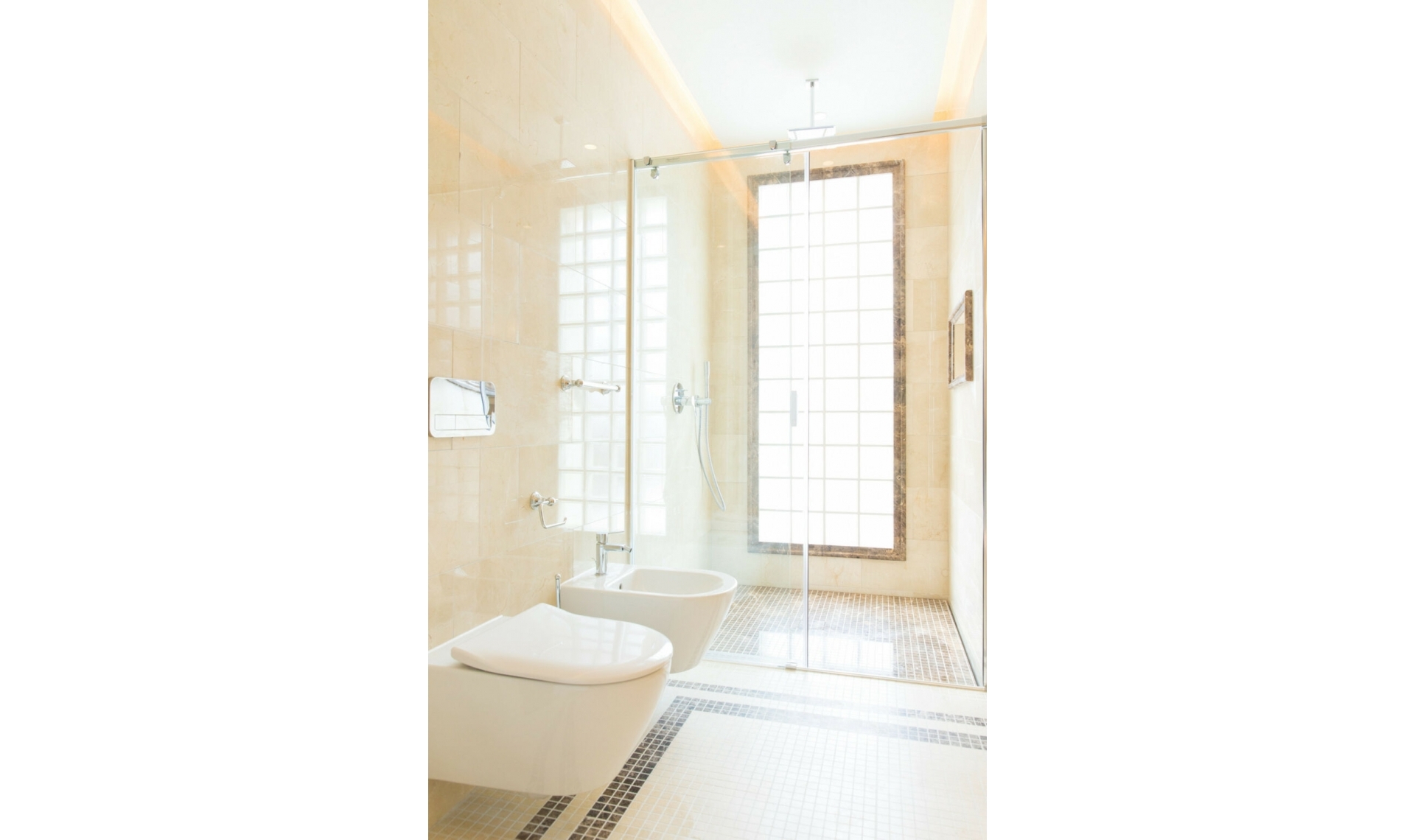 Resale - House -
Los Flamingos