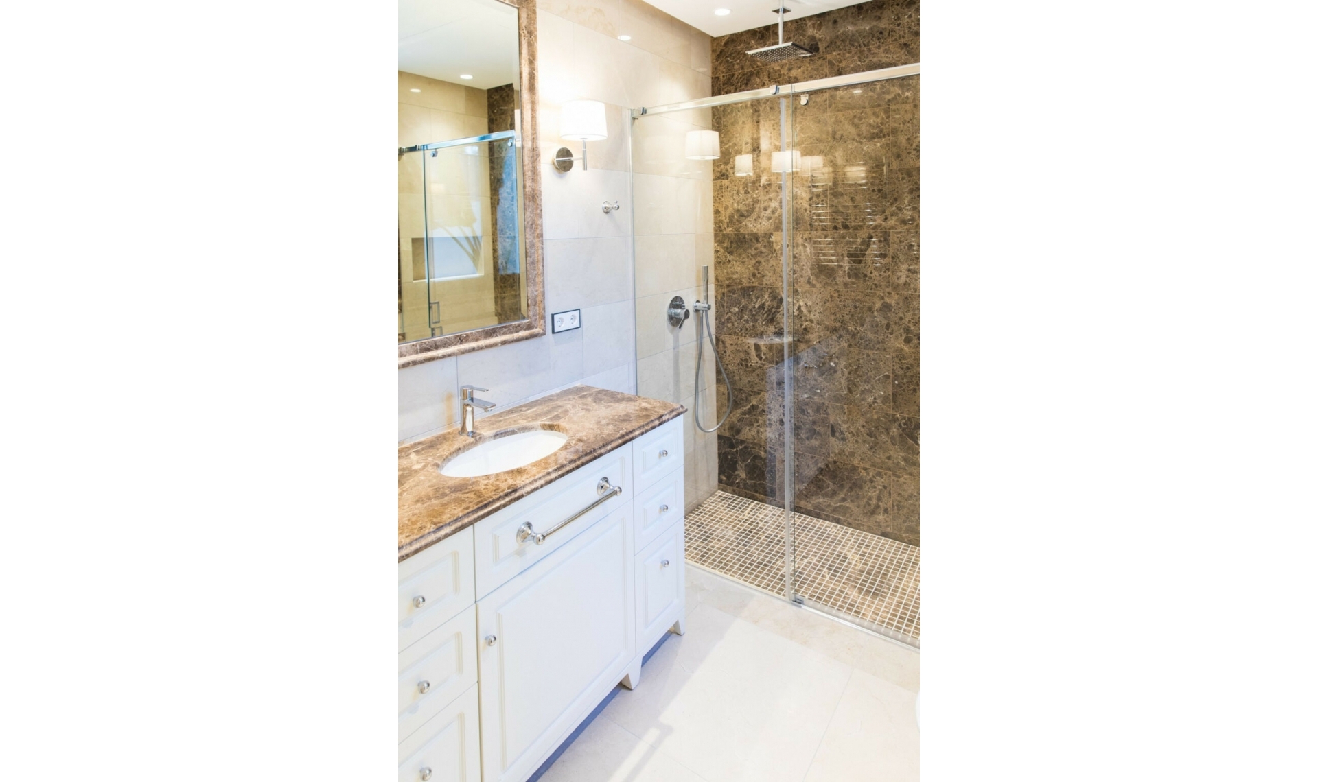 Resale - House -
Los Flamingos