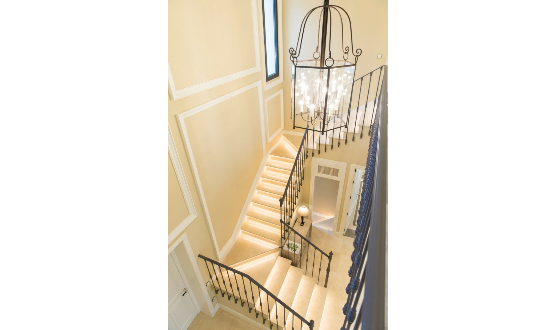 Resale - House -
Los Flamingos