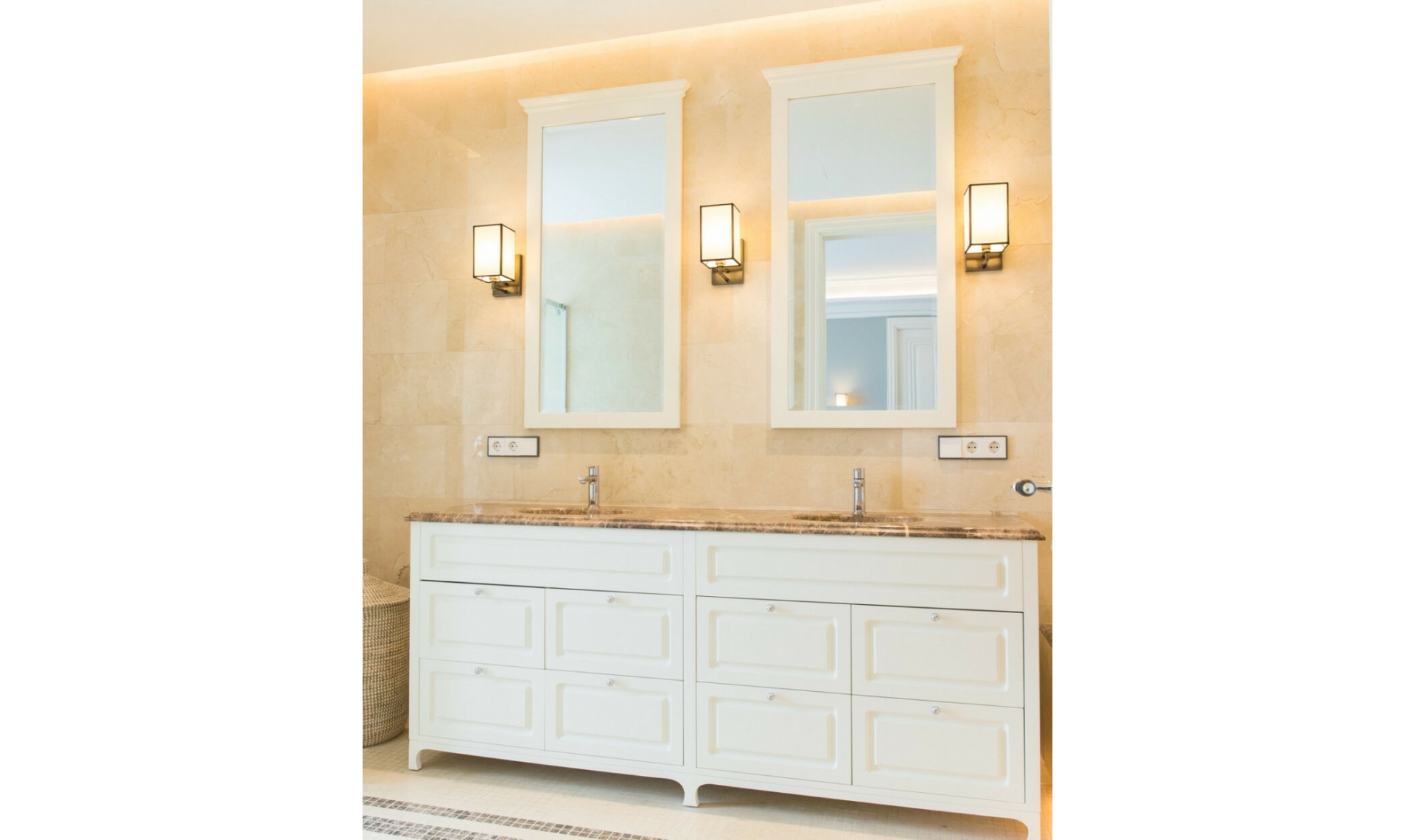 Resale - House -
Los Flamingos