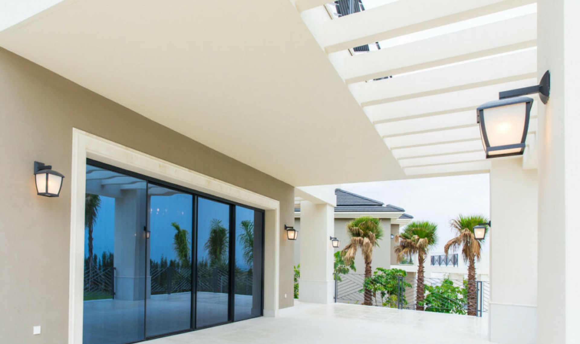 Resale - House -
Los Flamingos