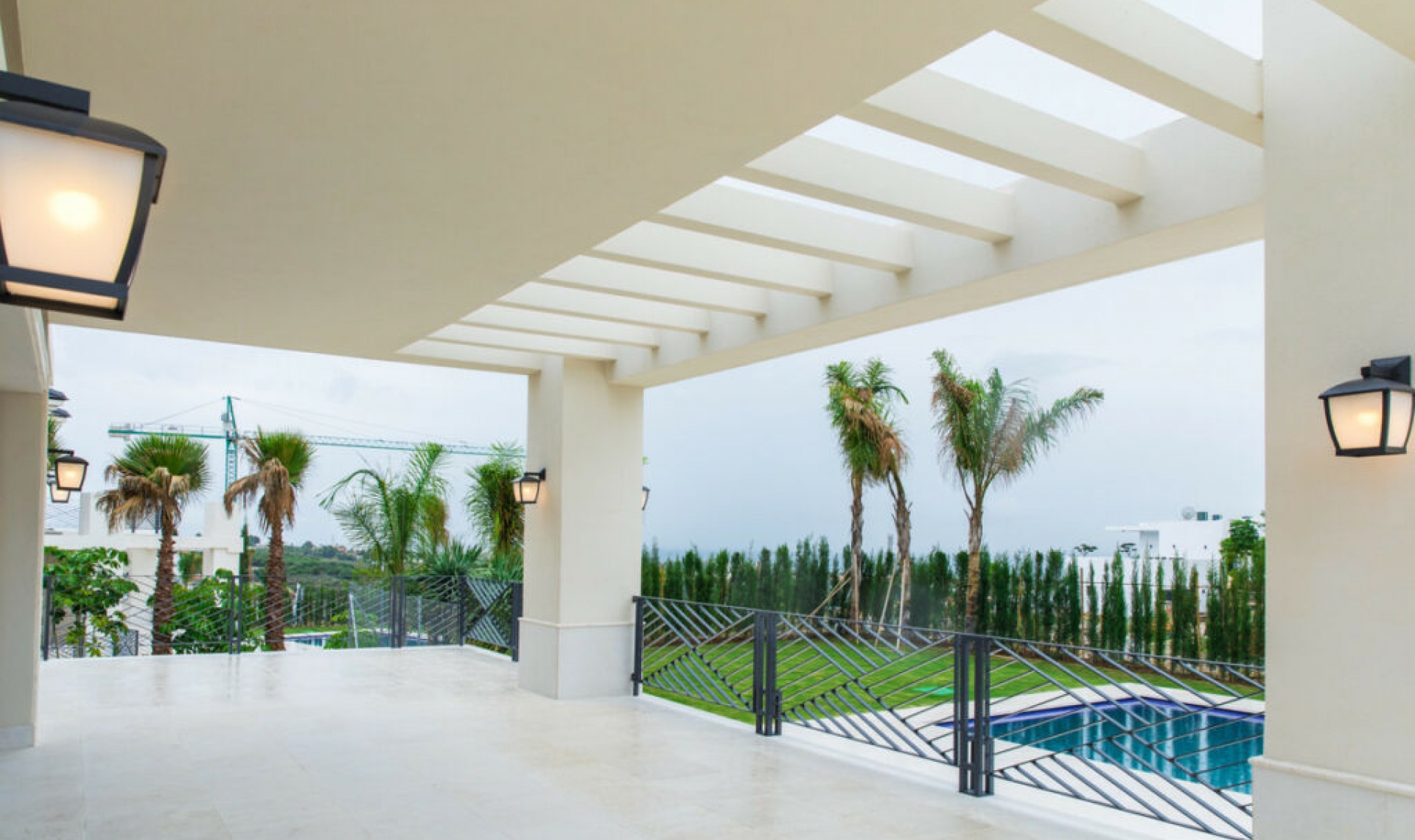 Resale - House -
Los Flamingos