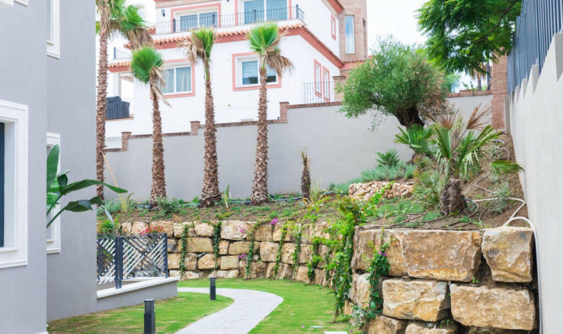 Resale - House -
Los Flamingos