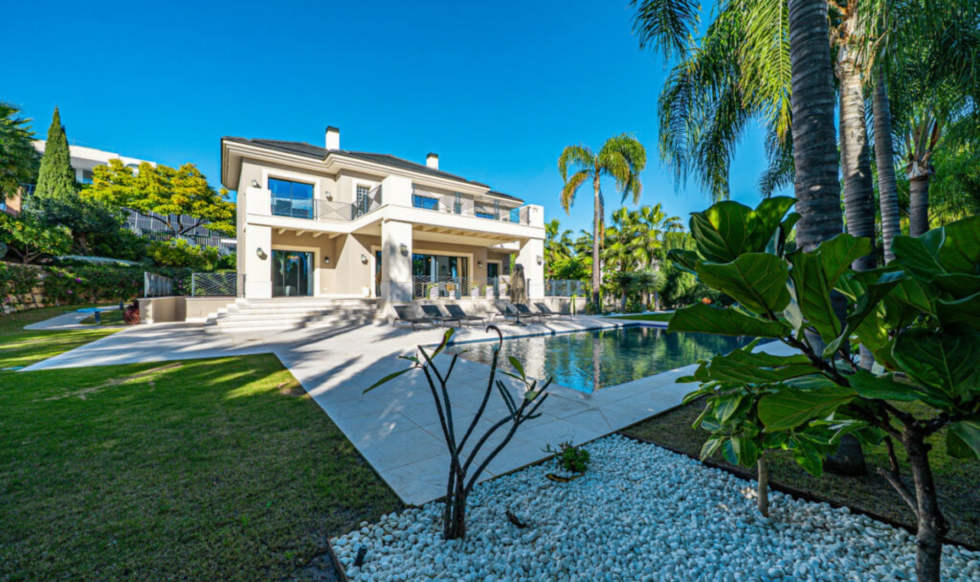 Resale - House -
Los Flamingos