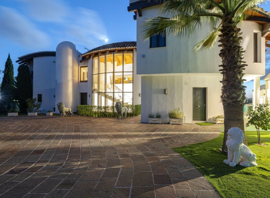 Resale - House -
Los Flamingos