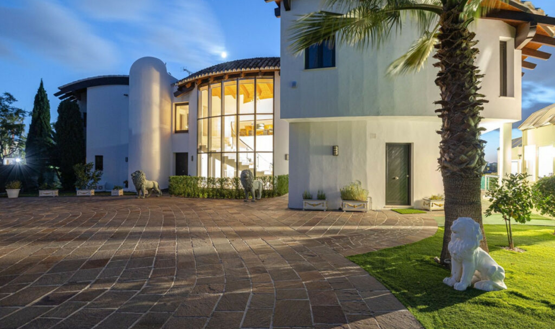 Resale - House -
Los Flamingos