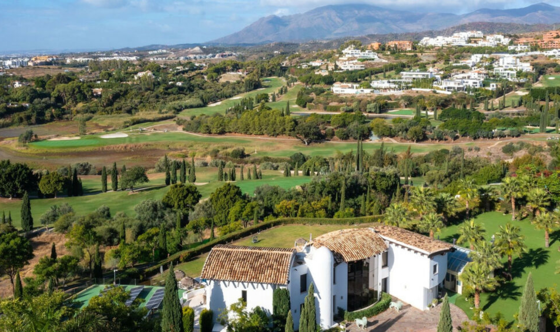 Resale - House -
Los Flamingos