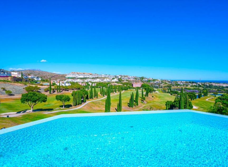 Resale - House -
Los Flamingos