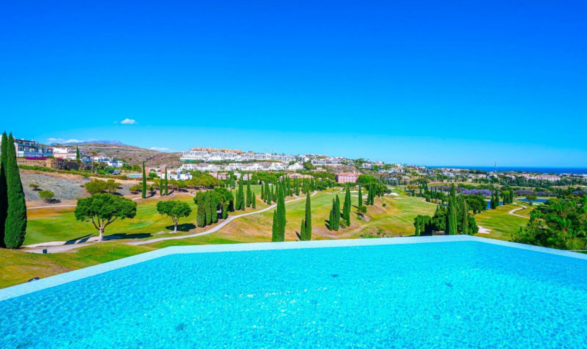 Resale - House -
Los Flamingos