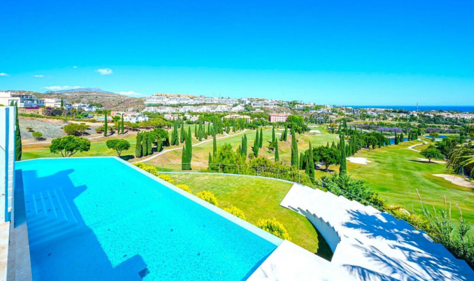 Resale - House -
Los Flamingos