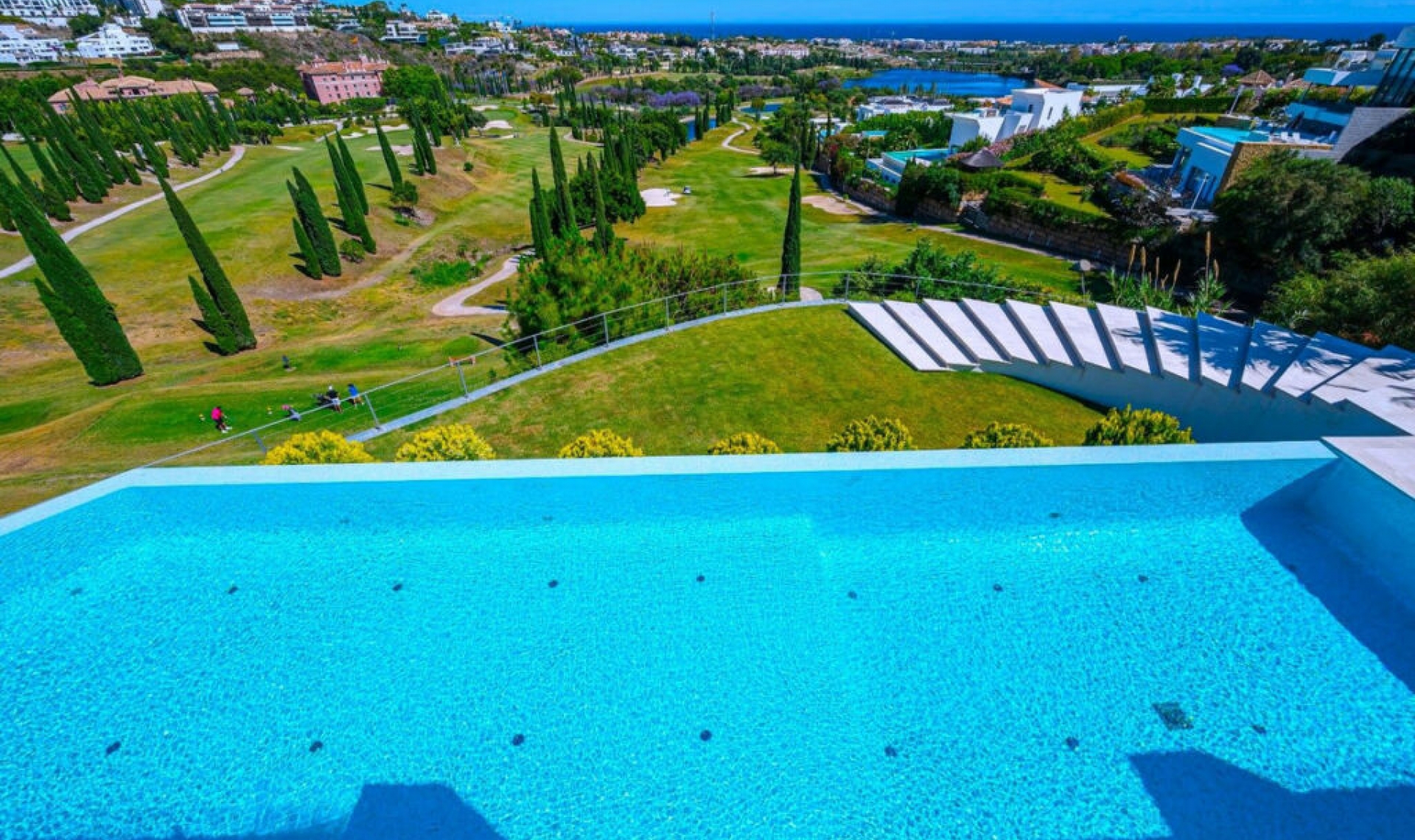 Resale - House -
Los Flamingos